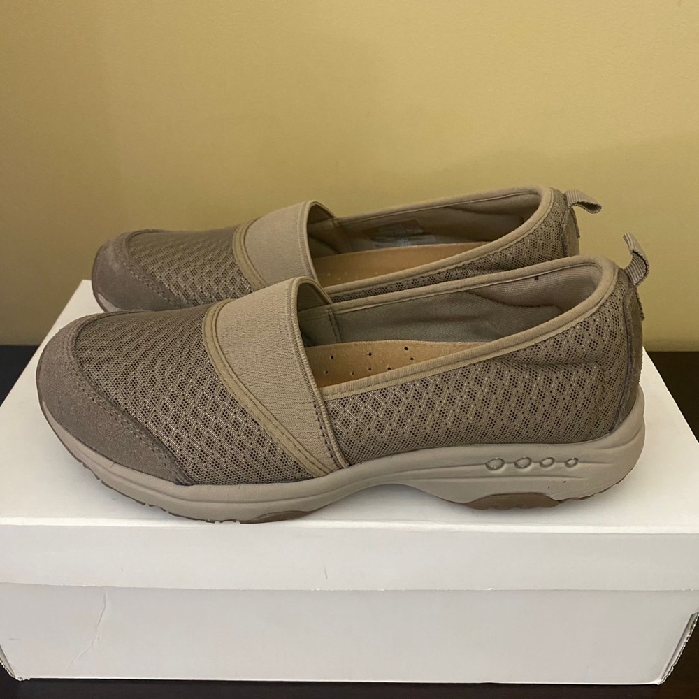 easy spirit slip on sneakers